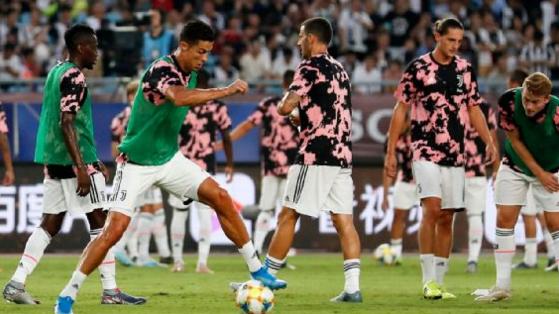 那些让人难以忍受的热身服，皇马曼城尤文的另类审美你能接得住吗