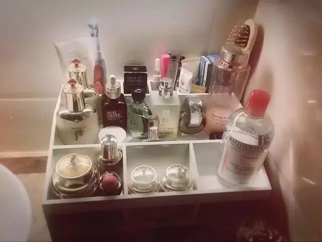 隐藏式梳妆台你见过吗,别人的梳妆台照片