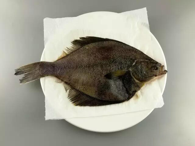 煎鱼怎么不破皮又香酥,煎鱼不粘锅教你正确煎鱼方法