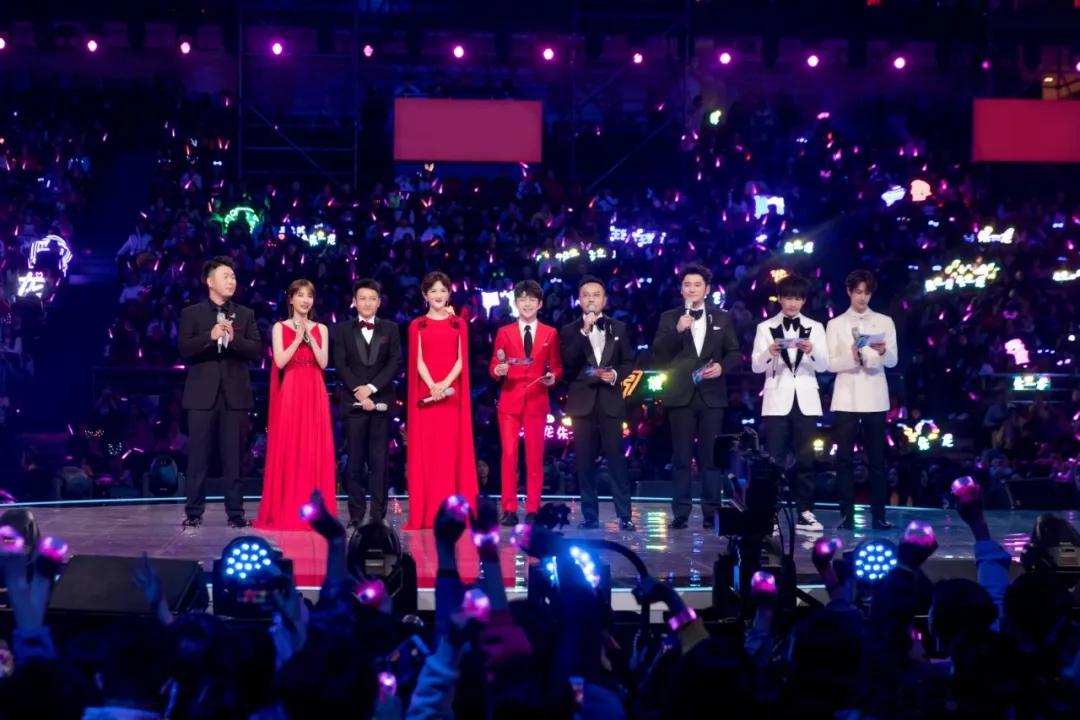 卫视主持人麦克风,人人都有麦克风什么梗