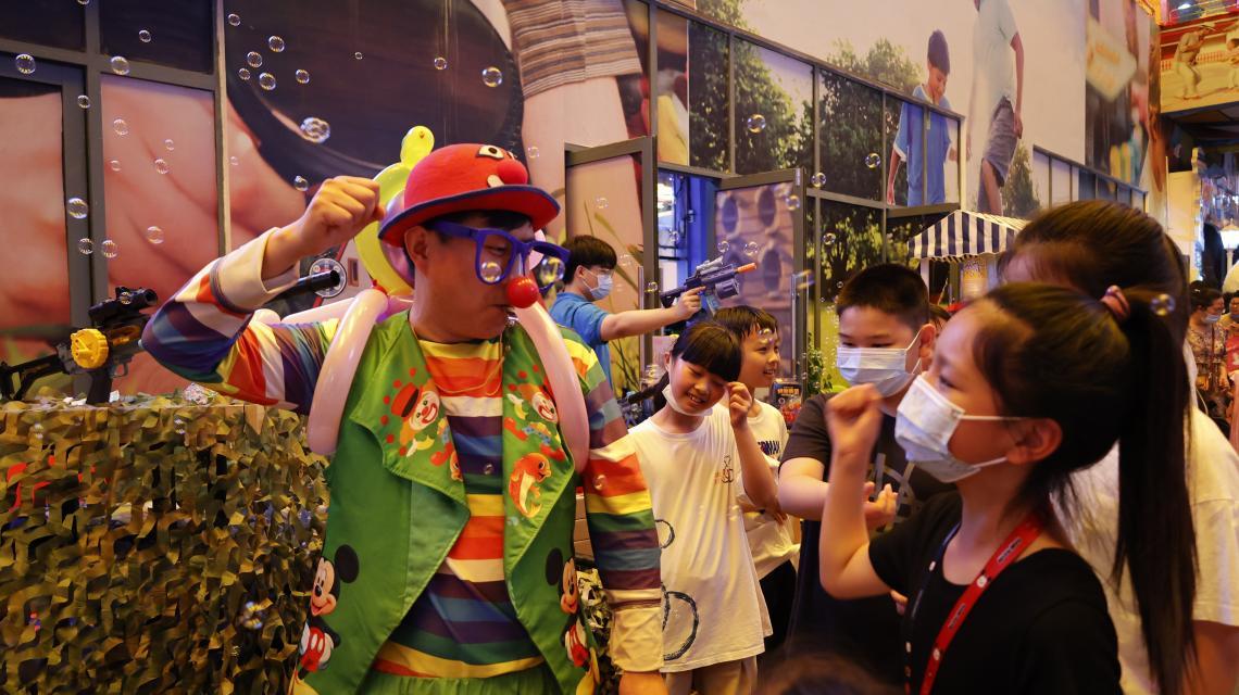 人气乐园游乐场亲子游玩,冬天游乐场室内游玩推荐