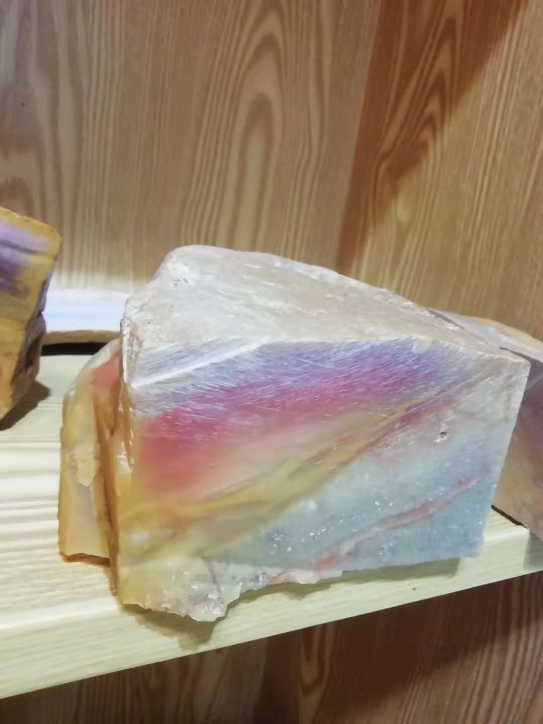 河边捡石头怎么鉴别石头是玉石,在户外捡到石头哪种石头更值钱