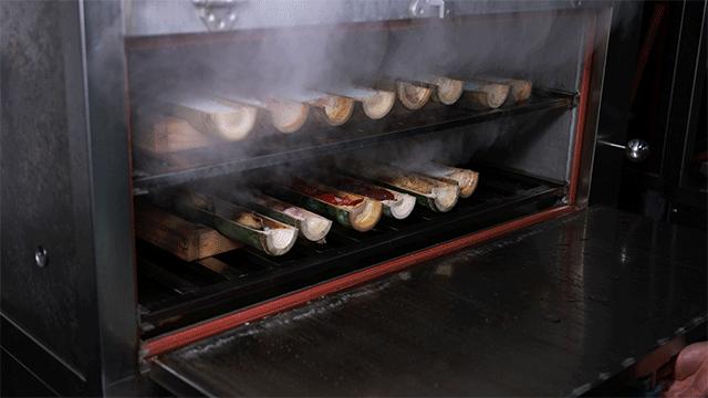 蒸鱼用竹筷子架上放盘子,用竹筒蒸的饭叫什么