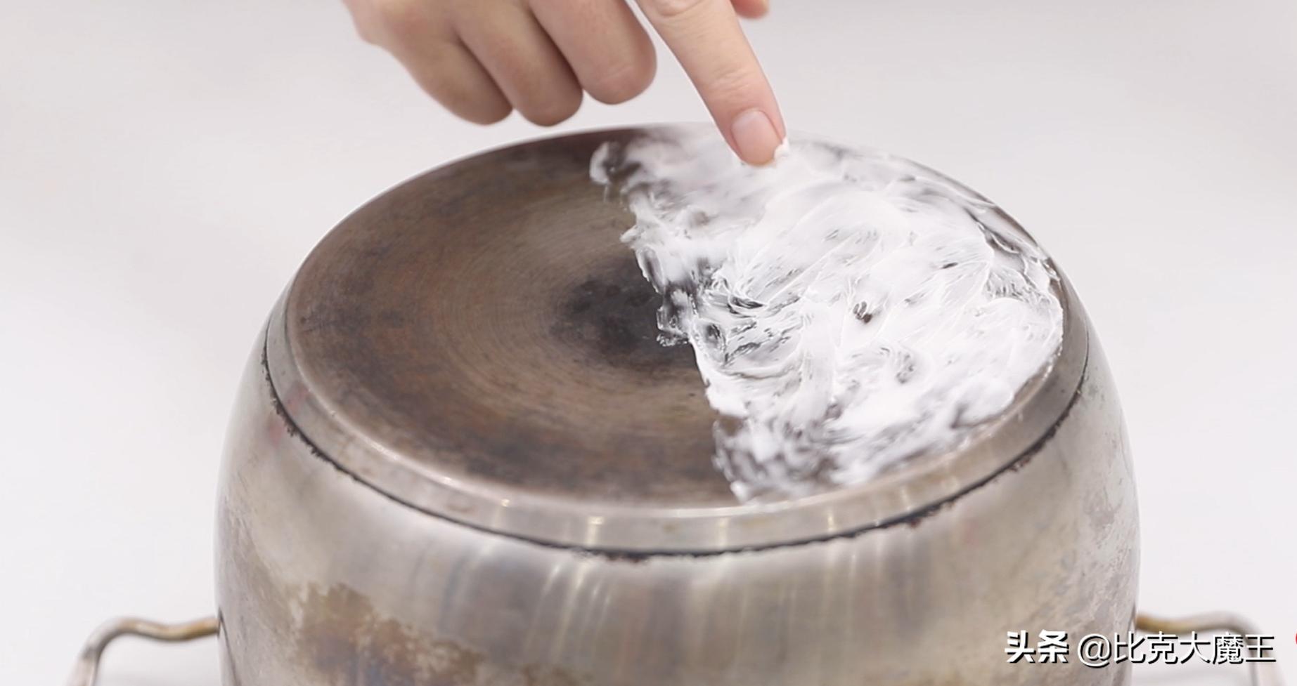 去除不锈钢锅底黑垢妙招,不锈钢锅底黑垢去除方法