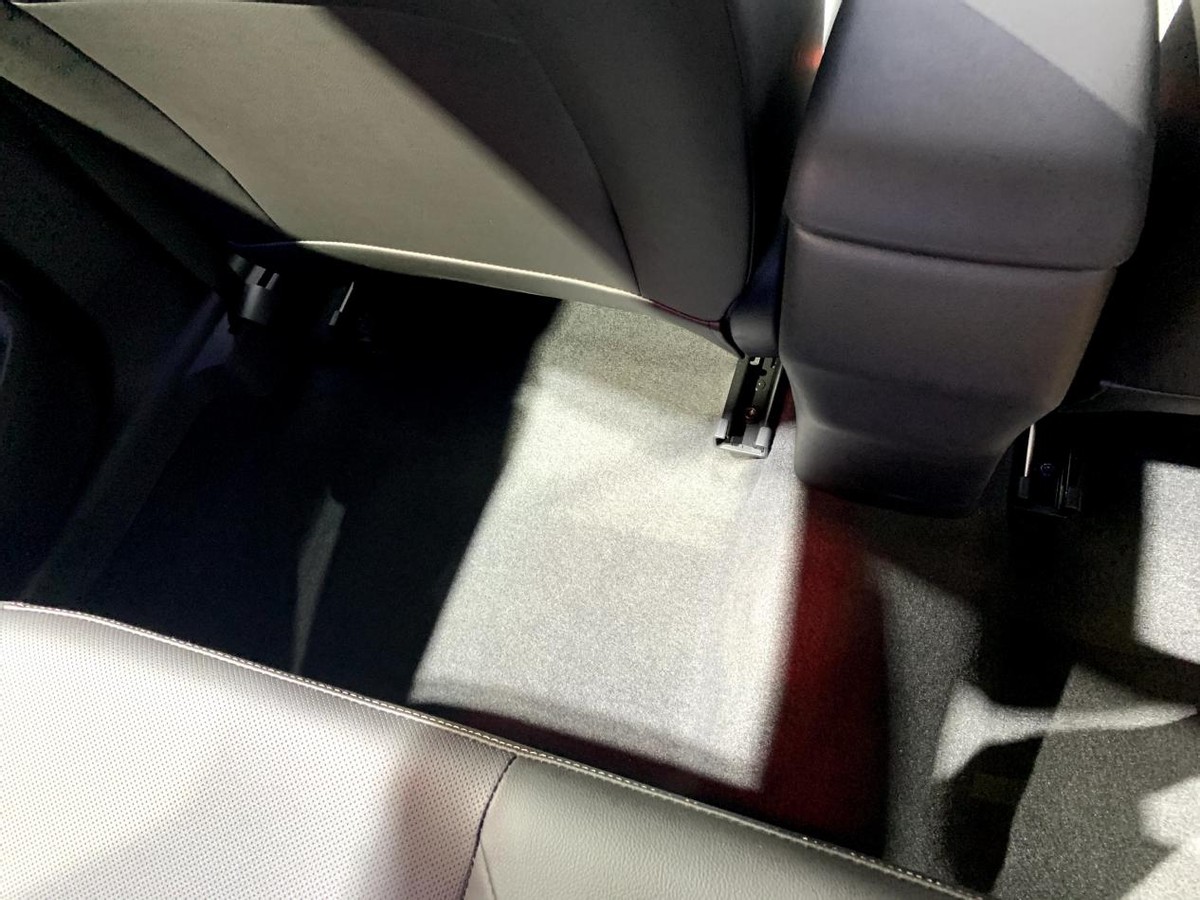 雪佛兰科沃兹5万公里卖多少钱,雪佛兰科沃兹新款值得买吗