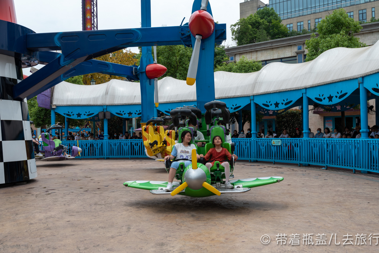 重庆欢乐谷,全国第一座山地版欢乐谷,180的门票是否物有所值