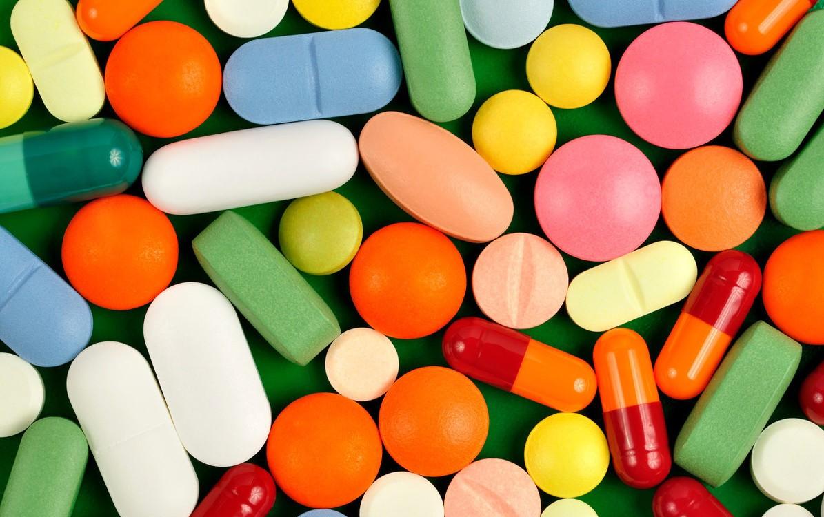 有口腔溃疡吃饭好疼,长了口腔溃疡张嘴痛咽也疼