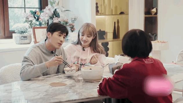 姜潮妈妈买房只写麦迪娜的名字,姜潮妈妈麦迪娜婆婆送鞋