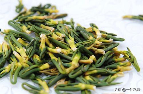 小孩跑完步脸色发白发青怎么回事,孩子脸色发黄发黑是什么原因