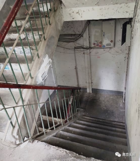 一个月卖空、有人要全包150万以下房源，城北老破小突然“爆红”