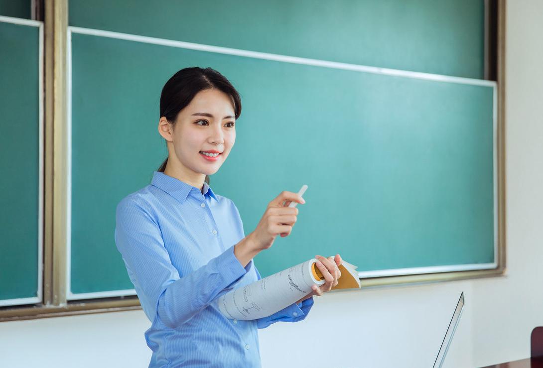 热门专业排名适合女生学的专业,什么专业适合女生就业前景好