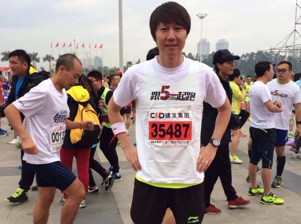 早晨跑步，上午工作，下午训练，带队冲进12强的李铁心情大好