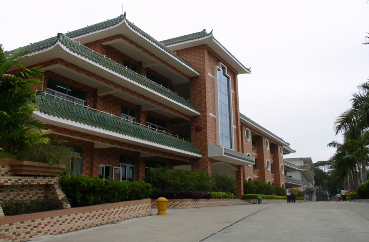 适合考公务员的广东民办本科学校,广东想考公务员报考哪个大学好