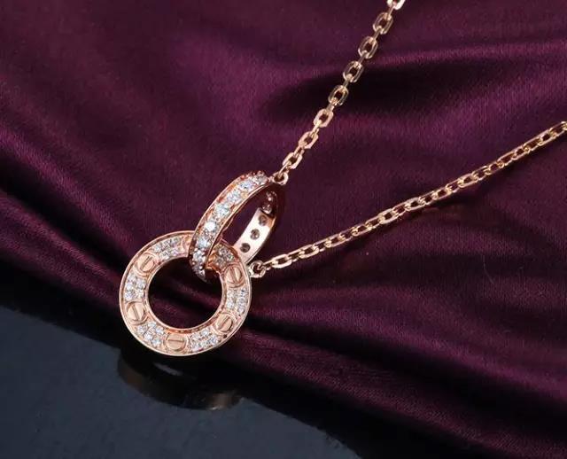 对付女人,没有一件珠宝解决不了的!