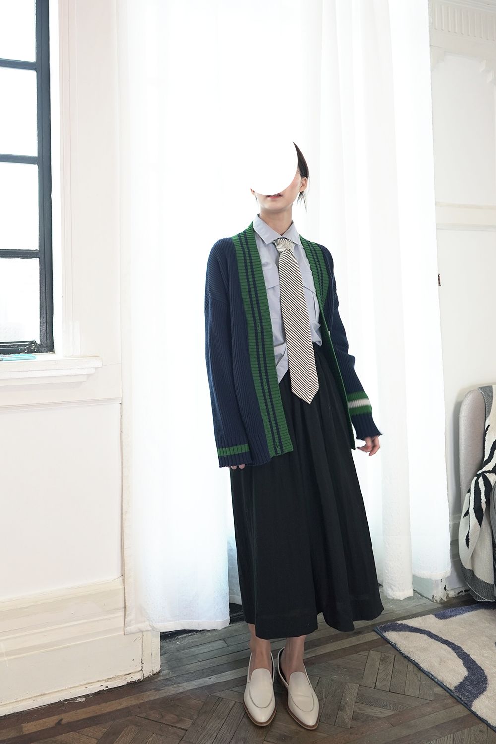 杏色大衣内搭什么颜色毛衣好看,深蓝色大衣内搭什么颜色的毛衣