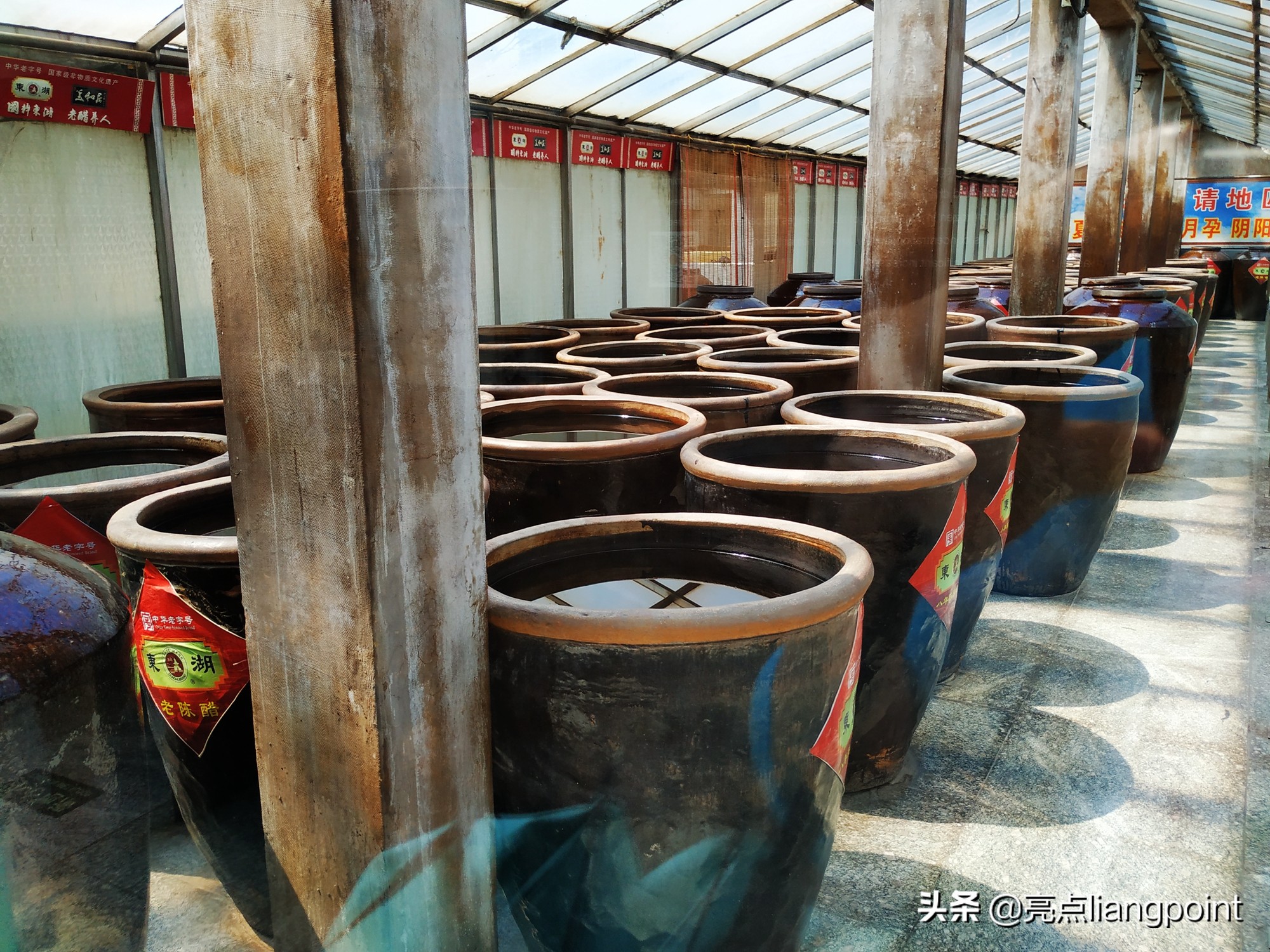 山西人饭桌上的美食,山西老陈醋手工东湖醋