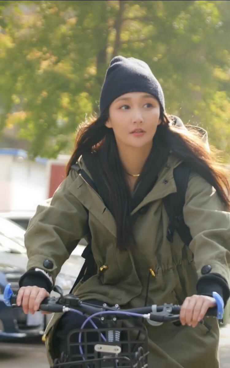 女星牛萌萌被拘后晒近照，面色蜡黄状态不佳，自我安慰积极乐观