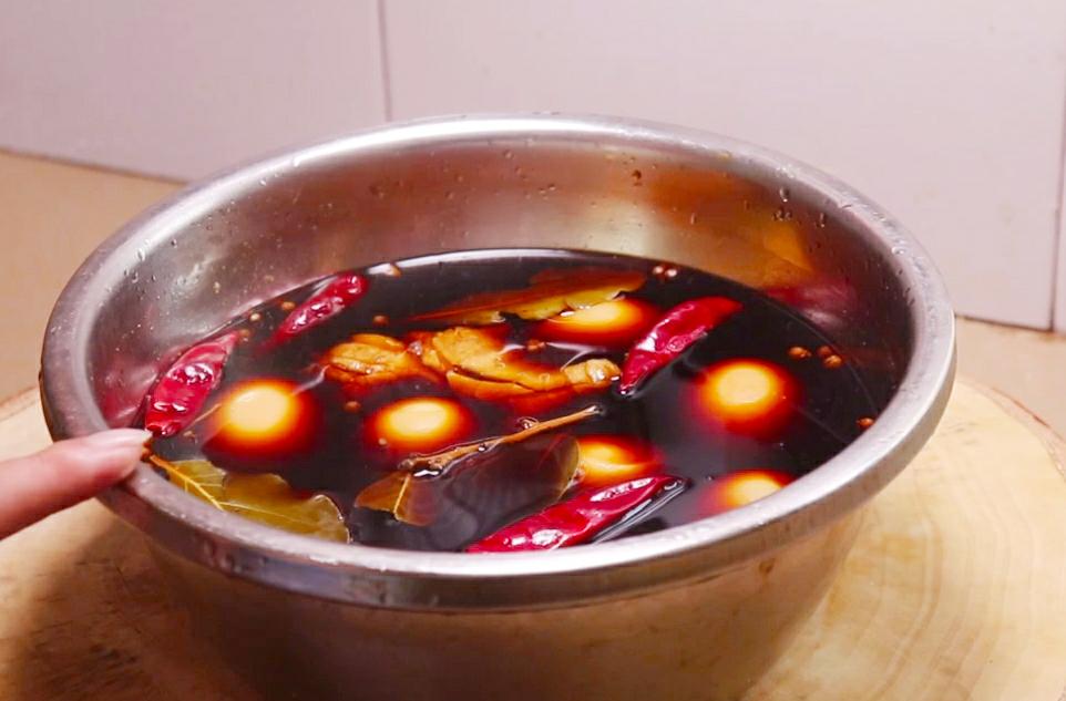 乡巴佬卤蛋的家常做法放味精吗,乡巴佬卤蛋怎么做蛋清劲道