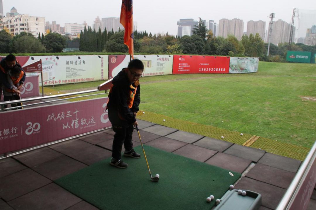 绫虫仼鍥介檯,绫虫仼鍥介檯鑻辫