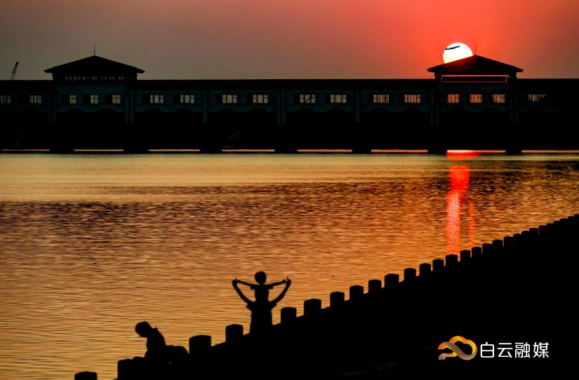 走在乡间小路观赏田园风光体验,看田园风景品乡间生活尝农家美食