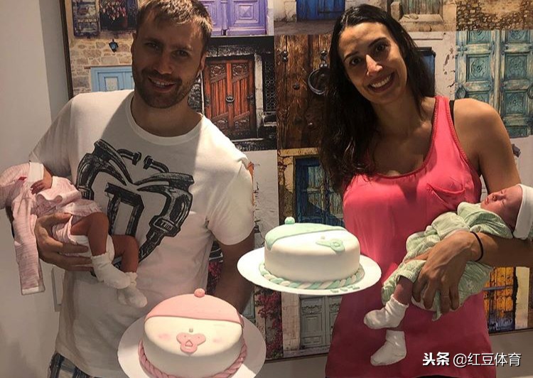 巴西女排球星谢拉,巴西女排谢拉加比恋情