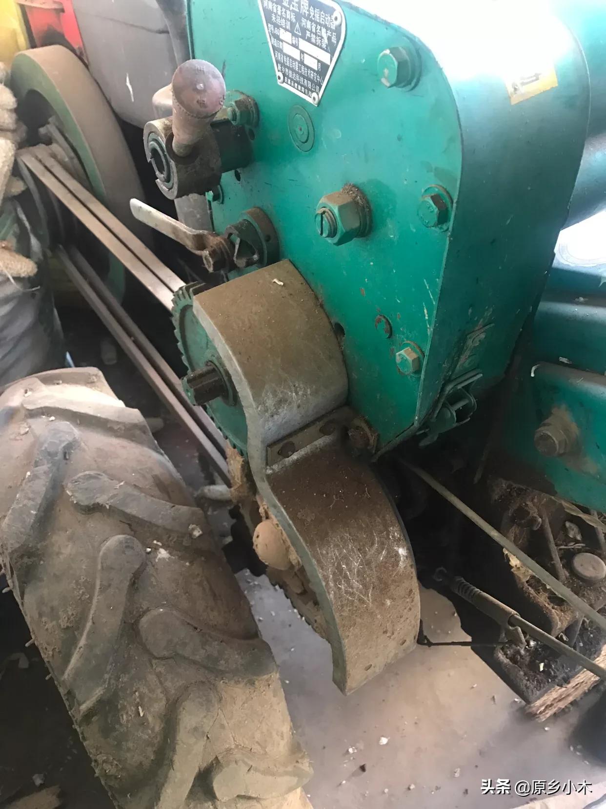 手扶拖拉机免摇启动最简单的方法,农村小伙自制的拖拉机