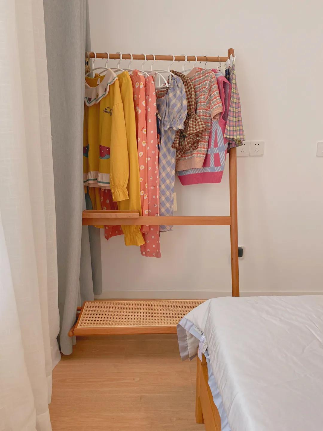 又一独居女孩爆红！买下60m²二手房，仅花4.5W装成全能“大胃王”