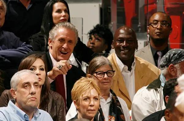 老詹换队,老詹改号码