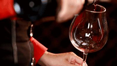 葡萄酒醒酒的正确方法时间,葡萄酒最佳醒酒时间是多久