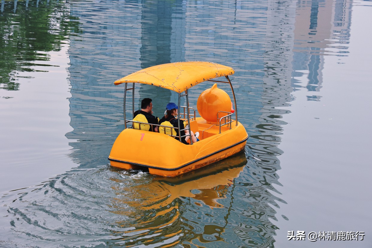 宁波花30亿打造的广场，好多高大上建筑，适合周末亲子游