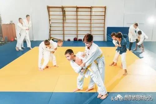 什么年龄段孩子适合什么兴趣班,什么年龄报兴趣班好