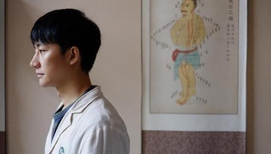 那么多小心试探的线索，那么多静水流深的情绪，原来我们都错过