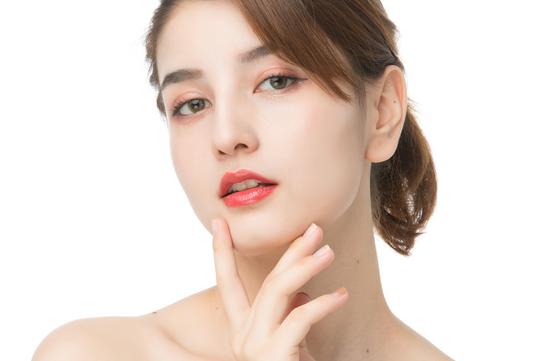 脸上哪个位置化妆化痣好看,脸上哪种点痣方法最好