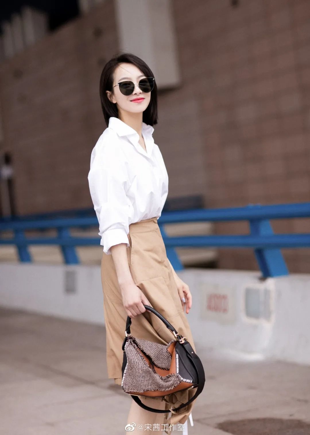 周雨彤的穿搭白衬衫,周雨彤刘雯钟楚曦