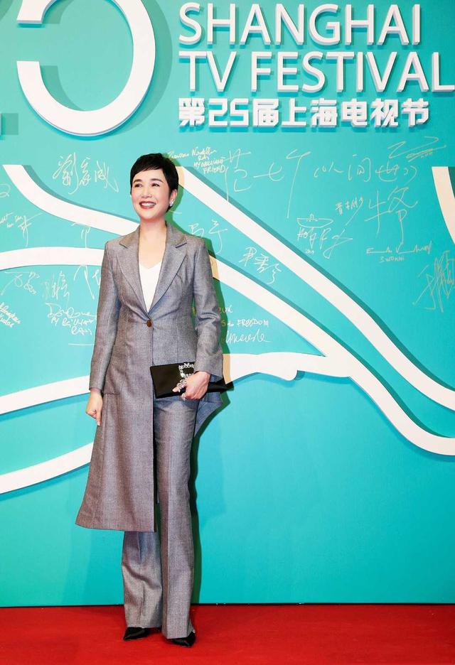 蒋雯丽穿红色连衣裙,被蒋雯丽惊艳的周迅