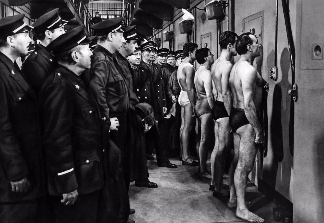 越狱为什么致敬肖申克的救赎,比肖申克的救赎还经典的越狱片