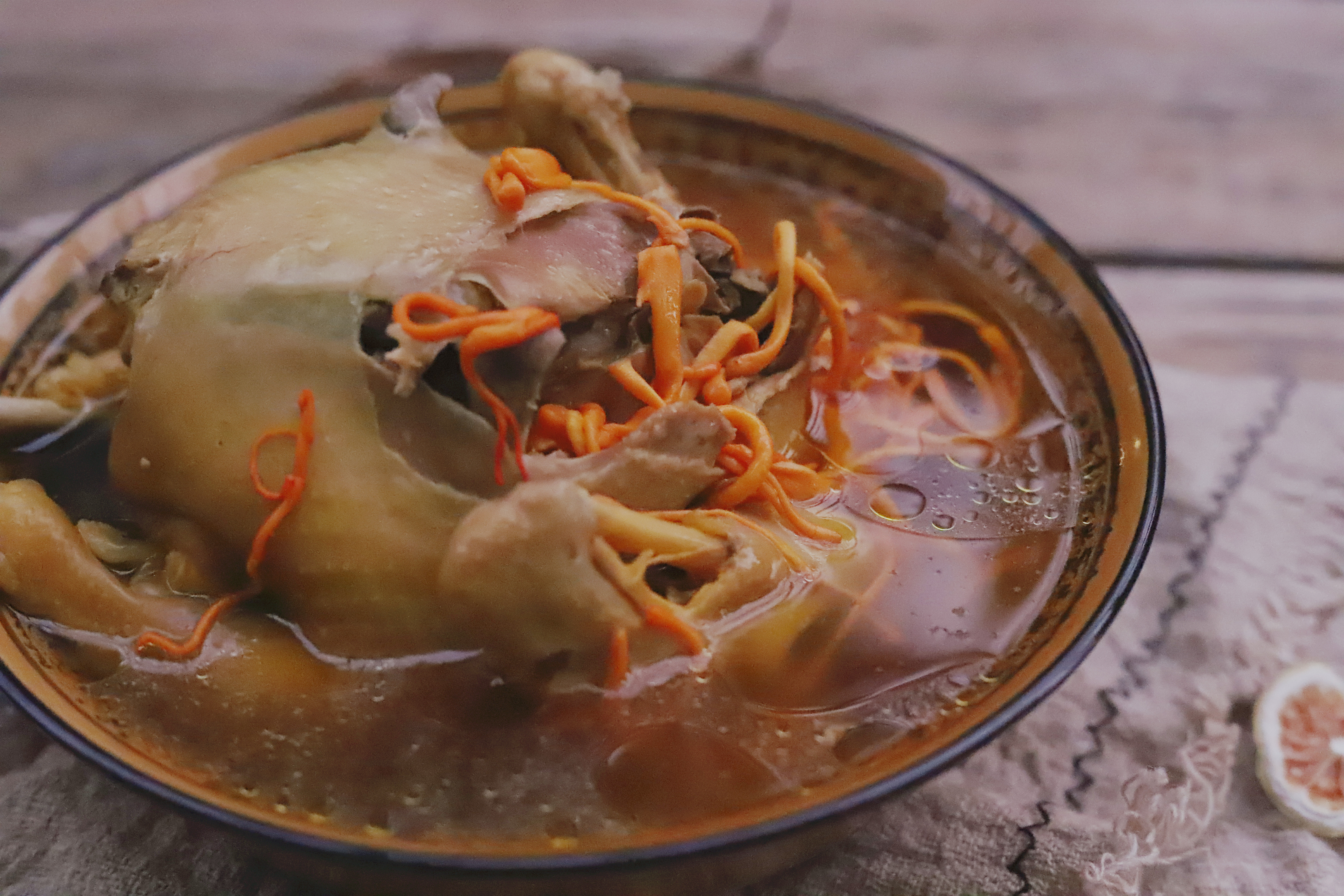 虫草花用来炖鸡汤是绝配，暖胃滋补还简单，别错过了