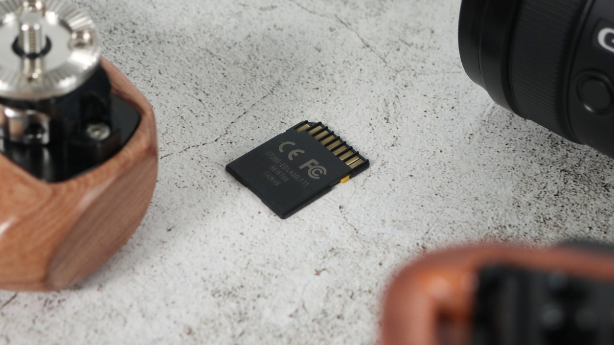 金士顿32g内存卡加二合一读卡器,金士顿u3tf卡