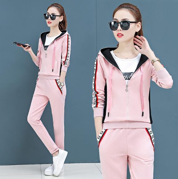 中年女人穿什么运动装好看,70后穿什么运动套装好看