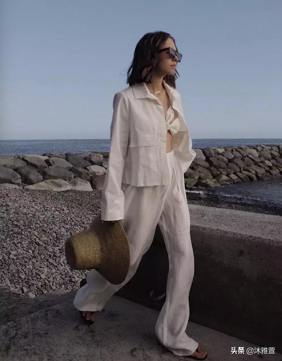 显瘦吊带直筒裤,你穿露肩吊带的样子