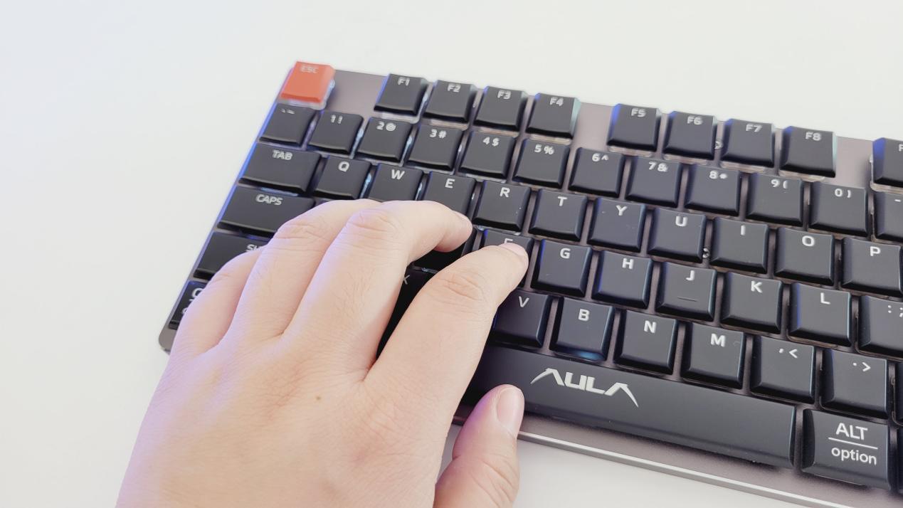 狼蛛f2099机械键盘换键,狼蛛f2099键盘拆解