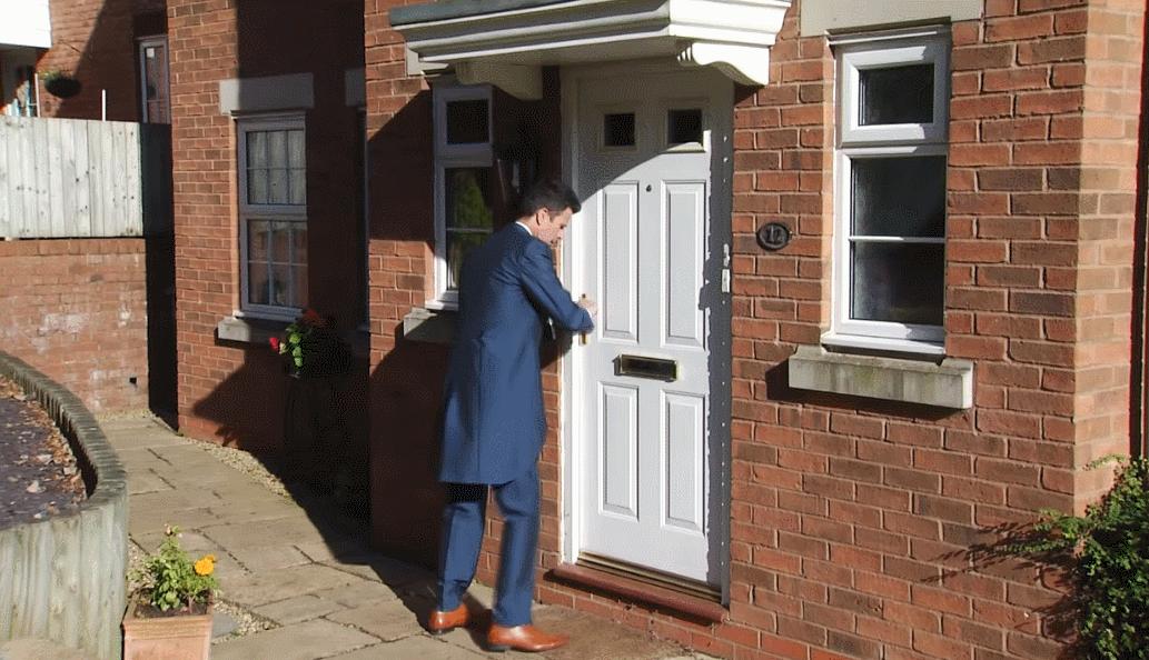 婚礼上戒指拿掉了,婚礼上戒指戴不上主持人怎么救场