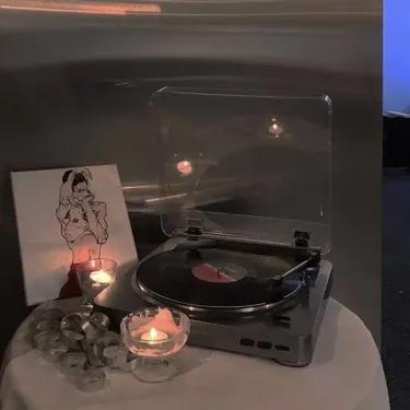 在家一个人享受音乐的文案,关于音乐的的文案