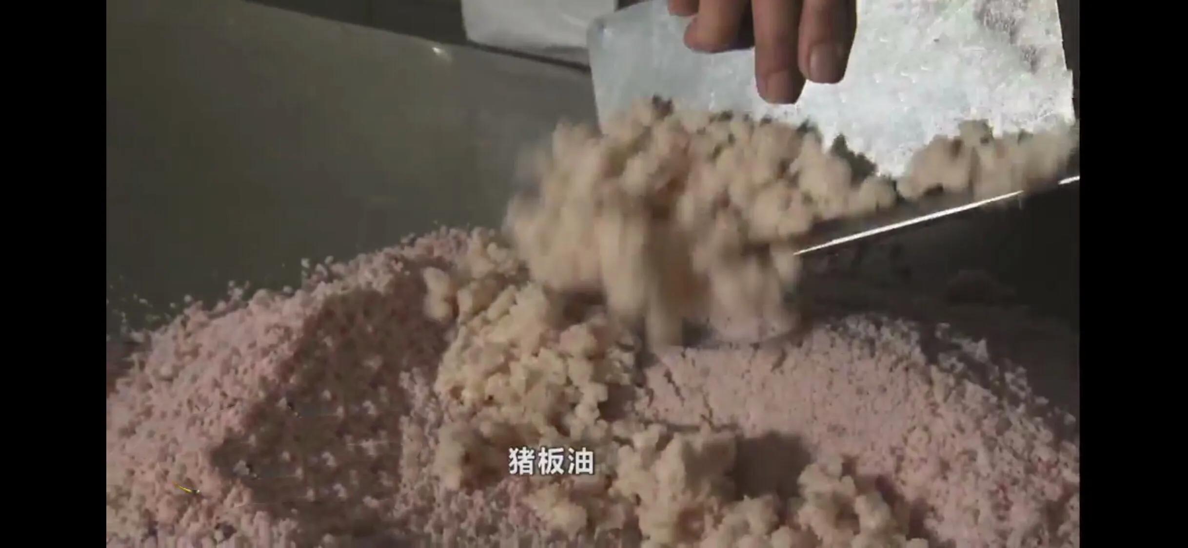 小镇，一碗面年入30万，一块糕年销售额上百万，它胜在何处？