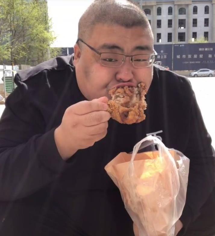 22岁网红钓鱼不慎身亡 (22岁网红钓鱼不慎中电身亡)