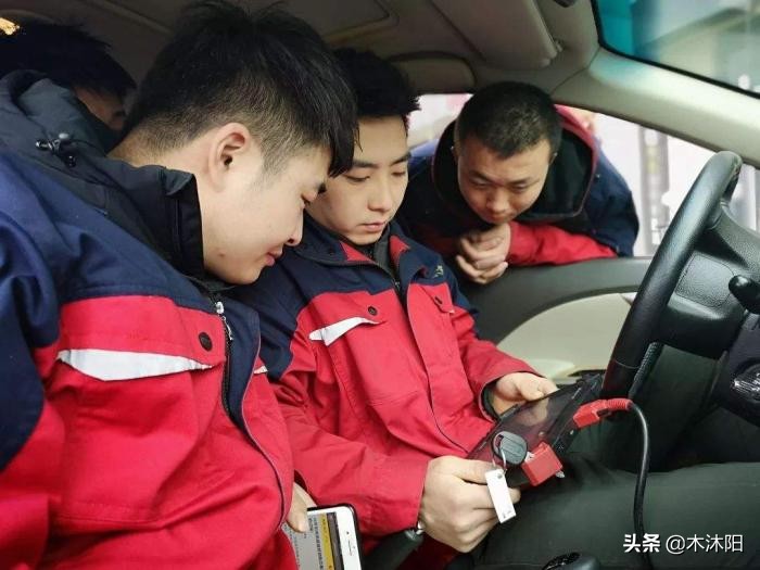 车钥匙丢了停在路上怎么办,车钥匙丢了怎么解决