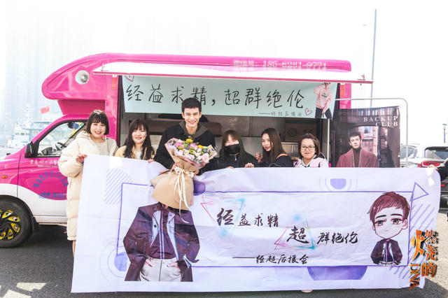 送全套化妆品，写C语言互动……这届明星的宠粉手段也太高了吧