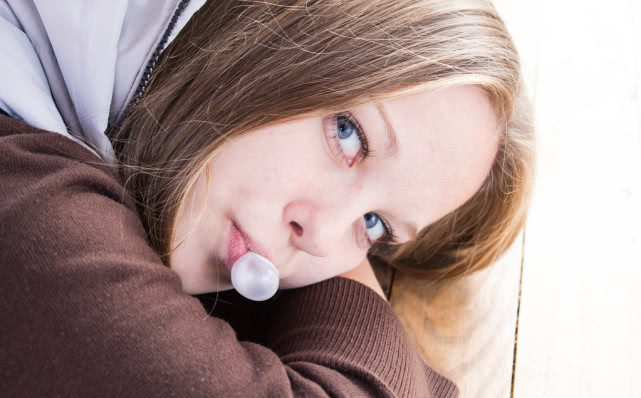 总是爱放屁是什么原因导致的,老爱放屁什么原因引起的