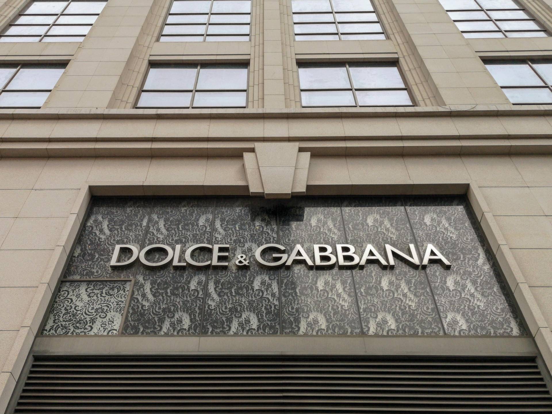 卷入辱华的4大品牌,蔻驰在华开218家门店,纪梵希盛赞中国人砸钱