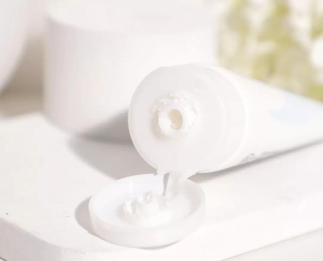 如何选择安全的洗面奶 (洗面奶该怎么选才好)